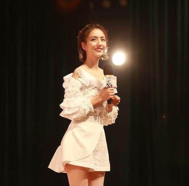 佟丽娅：老娘天下最美，网友止于颜值，电影节评委：以后别说了