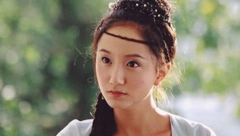 她曾和黄轩相恋多年，一颗“痣”是她的标志，今黄轩大火她仍不红