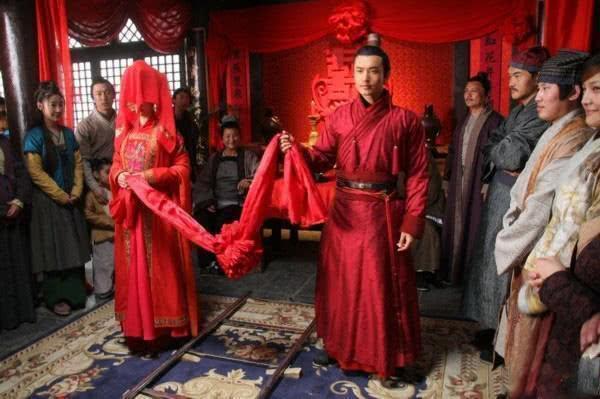 清宫剧中，嫡出和庶出到底有什么区别，他们的身份由母亲掌控