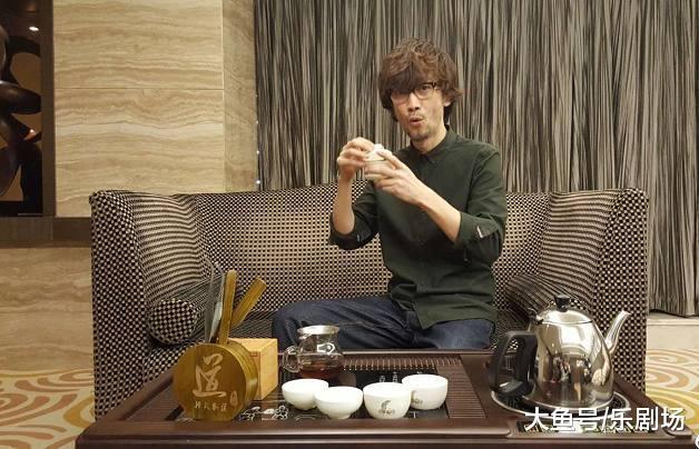周传雄和妻子近照曝光, 因病瘦成“纸片人”, 网友: 好心疼小刚
