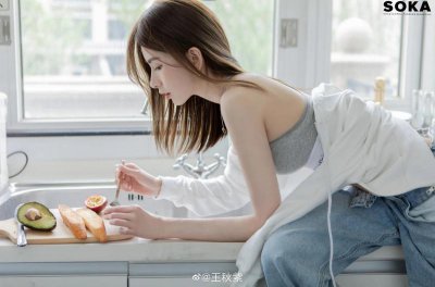​看到老公和一个陌生女人有说有笑的进了电影院