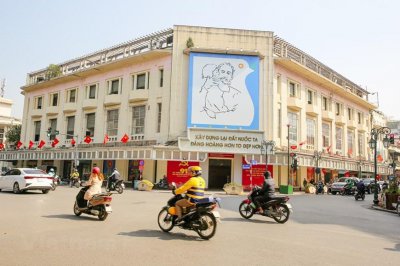 ​越南河内市一瞥：金星红旗、镰刀锤头熠熠生辉，现大国大首都风采