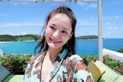 ​《红苹果乐园》女主馨子近照曝光，网友：明明很漂亮就是不红