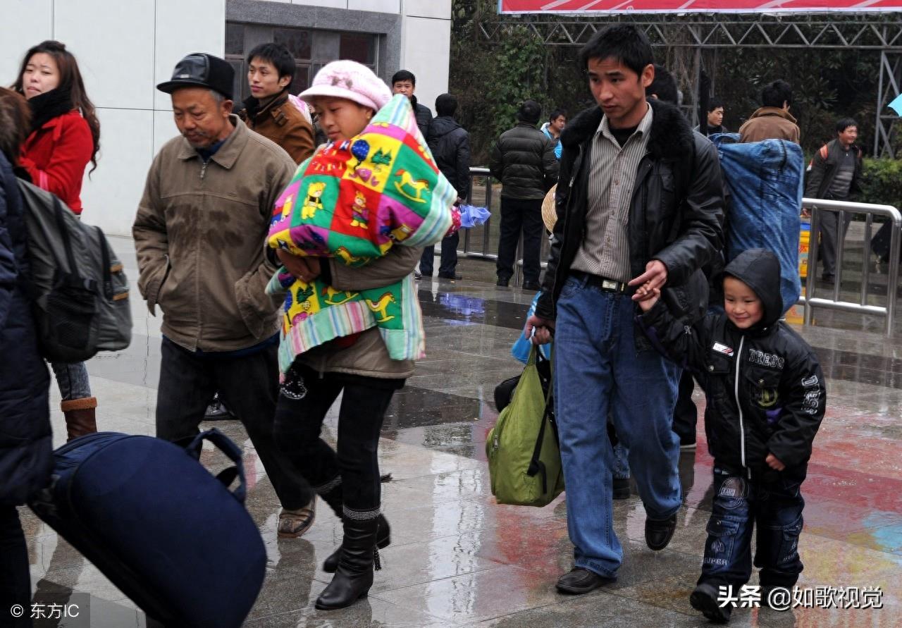 有钱没钱回家过年！10张农民工返乡图，看到哪一张你想家了