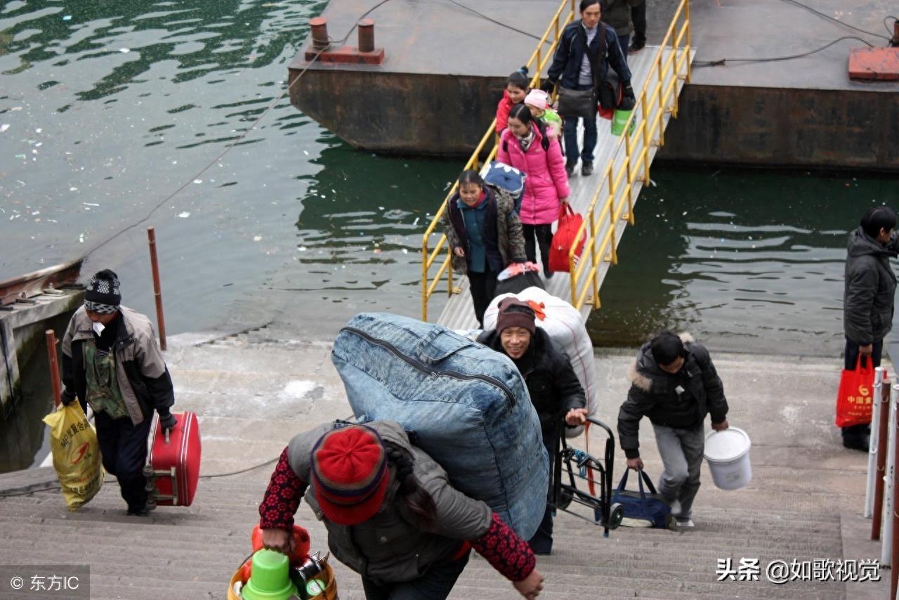 有钱没钱回家过年！10张农民工返乡图，看到哪一张你想家了