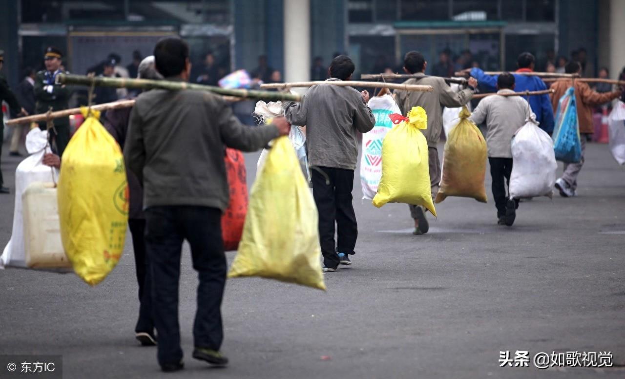 有钱没钱回家过年！10张农民工返乡图，看到哪一张你想家了