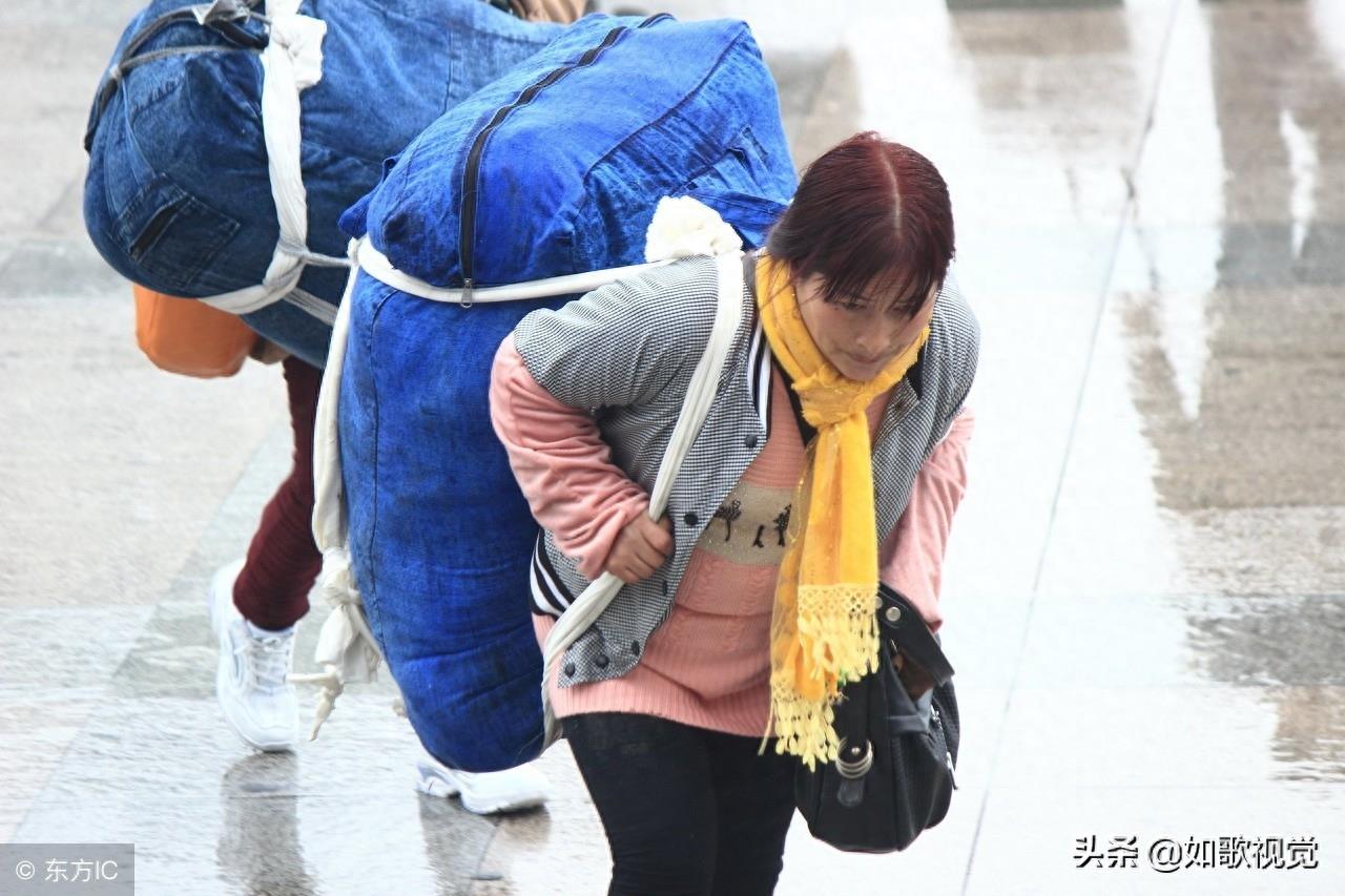 有钱没钱回家过年！10张农民工返乡图，看到哪一张你想家了