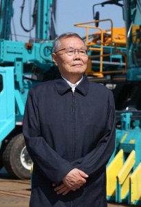 ​我的科学家老板丨77岁的山河智能创始人何清华坚持“先导式创新”