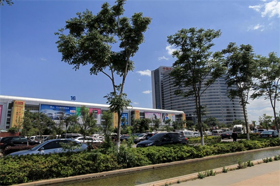 昆明新螺蛳湾商贸城 东南亚最大的批发零售市场