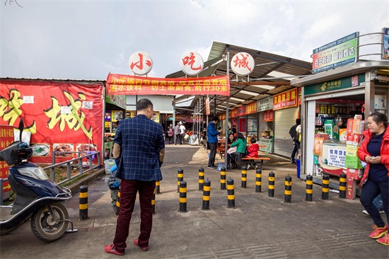 昆明新螺蛳湾商贸城 东南亚最大的批发零售市场