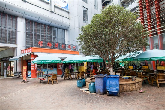昆明新螺蛳湾商贸城 东南亚最大的批发零售市场