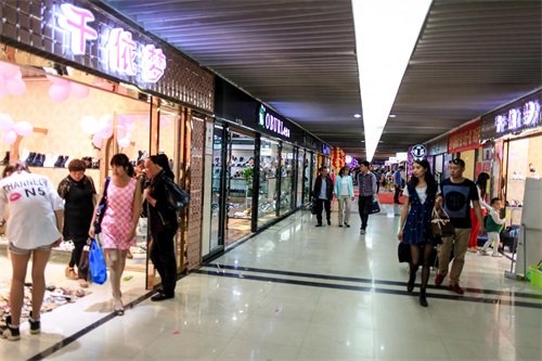 昆明新螺蛳湾商贸城 东南亚最大的批发零售市场