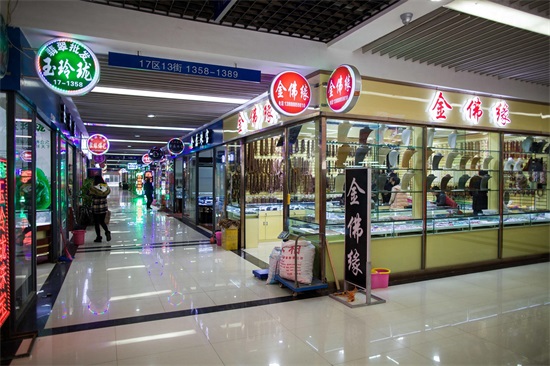 昆明新螺蛳湾商贸城 东南亚最大的批发零售市场