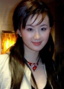 ​王晶新宠孟瑶：透视她的性感魅力与三级电影之路