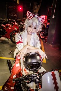 ​《东方Project》藤原妹红COS 帅气可爱的机车娘